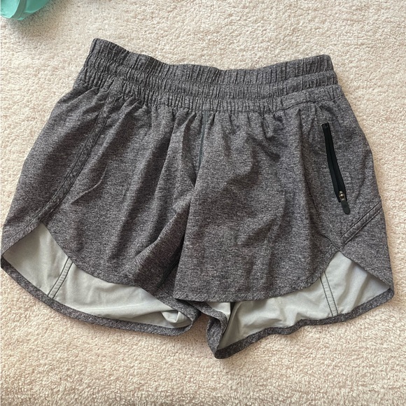 8 Pairs of Lululemon Tracker 4in Mid Rise Shorts - Picture 5 of 8